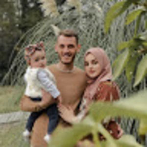 Meet your Posher, Ermira